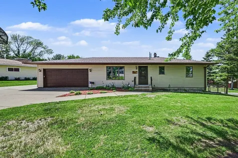 810 Hillcrest Drive Montgomery MN 56069