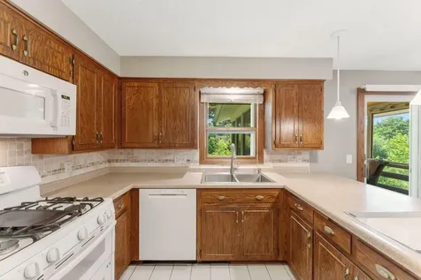 9125 40 1/2 Avenue N New Hope MN 55427