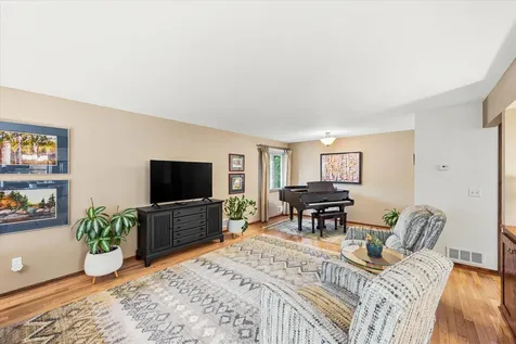 974 Kohlman Lane Maplewood MN 55109