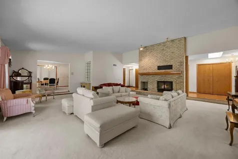 1070 Mcknight Road S Maplewood MN 55119