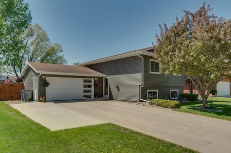 1317 35th Avenue S Moorhead MN 56560
