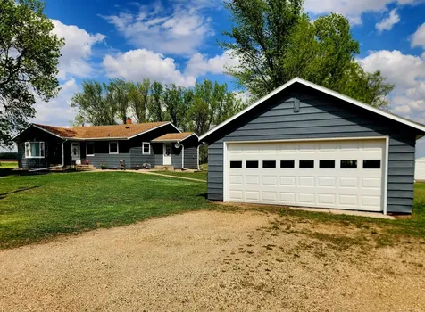 1055 141st Street Pipestone MN 56164