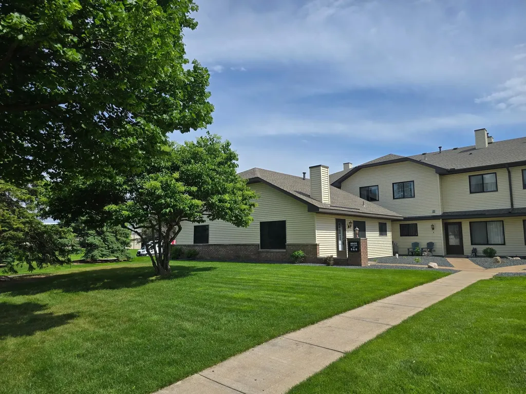 9905 54th Place N Plymouth MN 55442