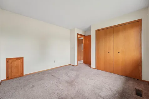 9905 54th Place N Minneapolis MN 55442