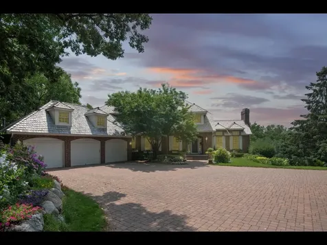 7180 Kenmare Drive Bloomington MN 55438