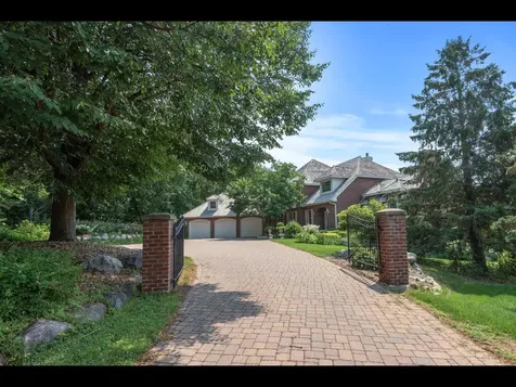 7180 Kenmare Drive Bloomington MN 55438