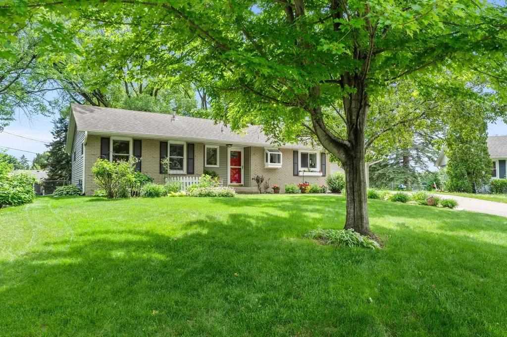 9528 Penn Circle Bloomington MN 55431