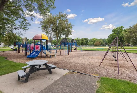 4957 Florida Avenue N Crystal MN 55428