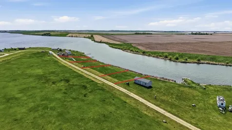 116 Eula Mae Woodward Parkway SW Oakes ND 58474