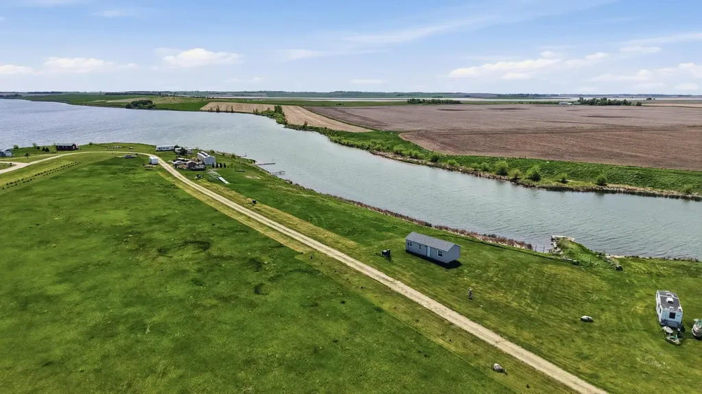 110 Eula Mae Woodward Parkway SW Oakes ND 58474