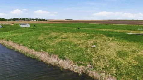 110 Eula Mae Woodward Parkway SW Oakes ND 58474