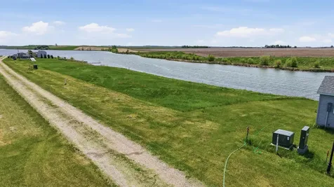 110 Eula Mae Woodward Parkway SW Oakes ND 58474
