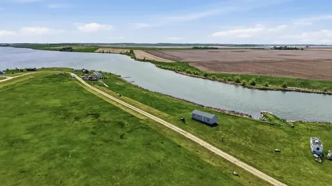 112 Eula Mae Woodward Parkway SW Oakes ND 58474