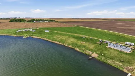 112 Eula Mae Woodward Parkway SW Oakes ND 58474