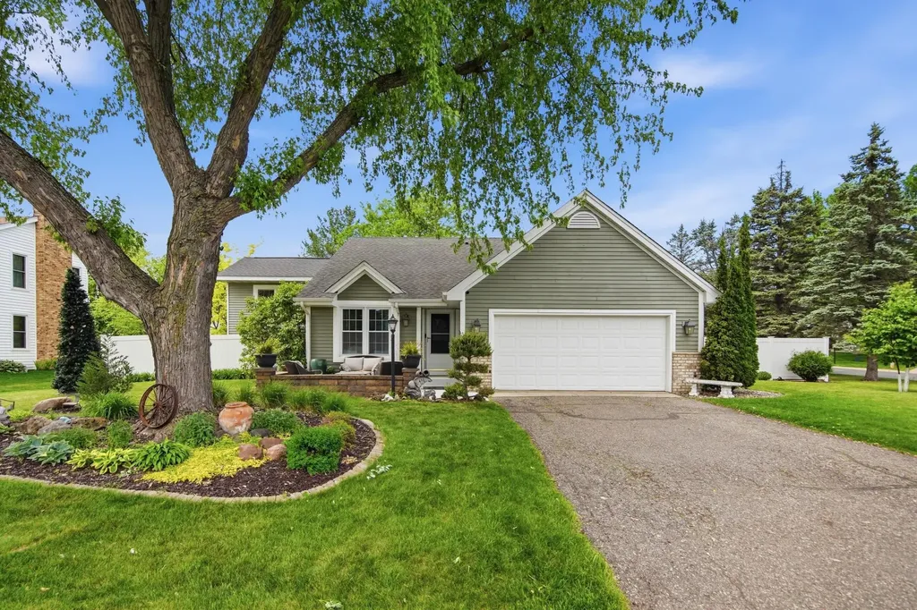 15100 Lac Lavon Drive Burnsville MN 55306