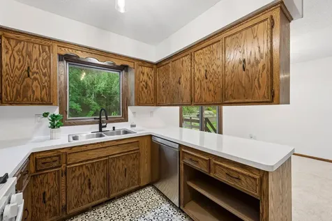 2460 Kewanee Way Golden Valley MN 55422