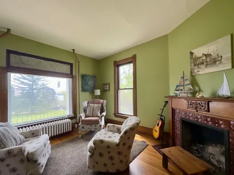 27 S 21st Avenue E Duluth MN 55812