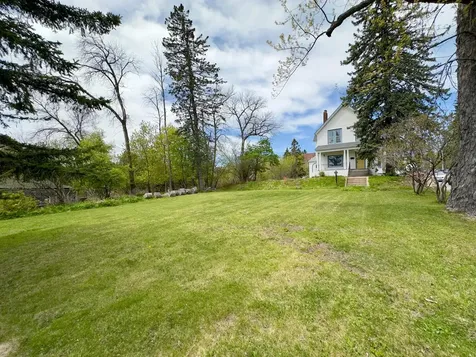 27 S 21st Avenue E Duluth MN 55812