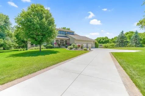 8141 Maplewood Terrace Chanhassen MN 55317