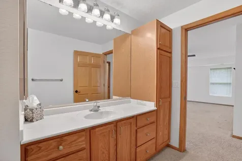 935 Ferndale Street N Maplewood MN 55119
