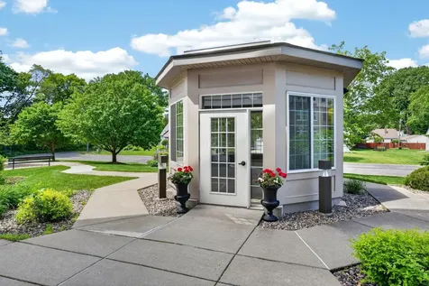 935 Ferndale Street N Maplewood MN 55119