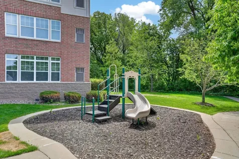 935 Ferndale Street N Maplewood MN 55119