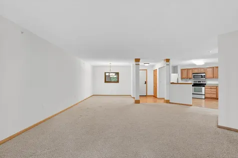 935 Ferndale Street N Maplewood MN 55119