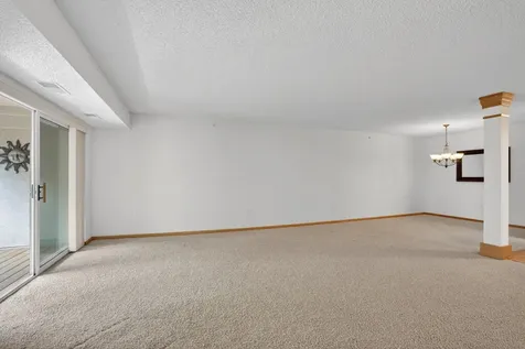 935 Ferndale Street N Maplewood MN 55119