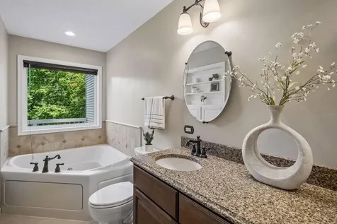 287 Lexington Parkway S Saint Paul MN 55105
