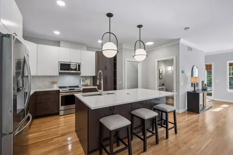 287 Lexington Parkway S Saint Paul MN 55105