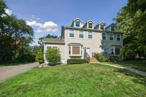 287 Lexington Parkway S Saint Paul MN 55105