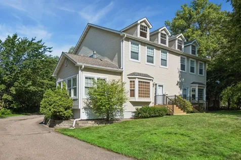 287 Lexington Parkway S Saint Paul MN 55105