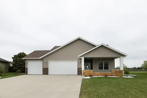 647 43 1/2 Avenue S Moorhead MN 56560