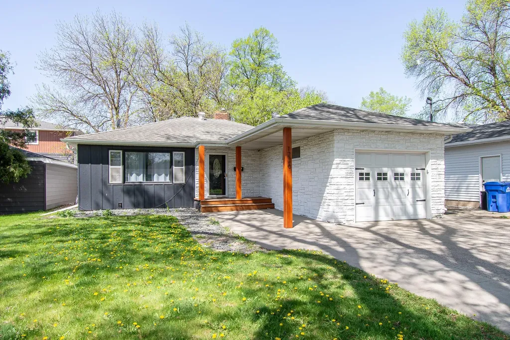 1226 11th Street N Fargo ND 58102