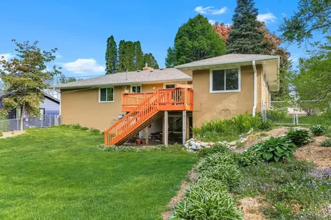 676 Shryer Avenue W Roseville MN 55113