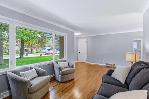 676 Shryer Avenue W Roseville MN 55113