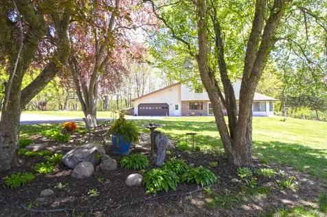 33175 N Lakes Trail Lindstrom MN 55045