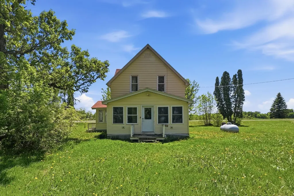 8005 381st Avenue NW Dalbo MN 55017