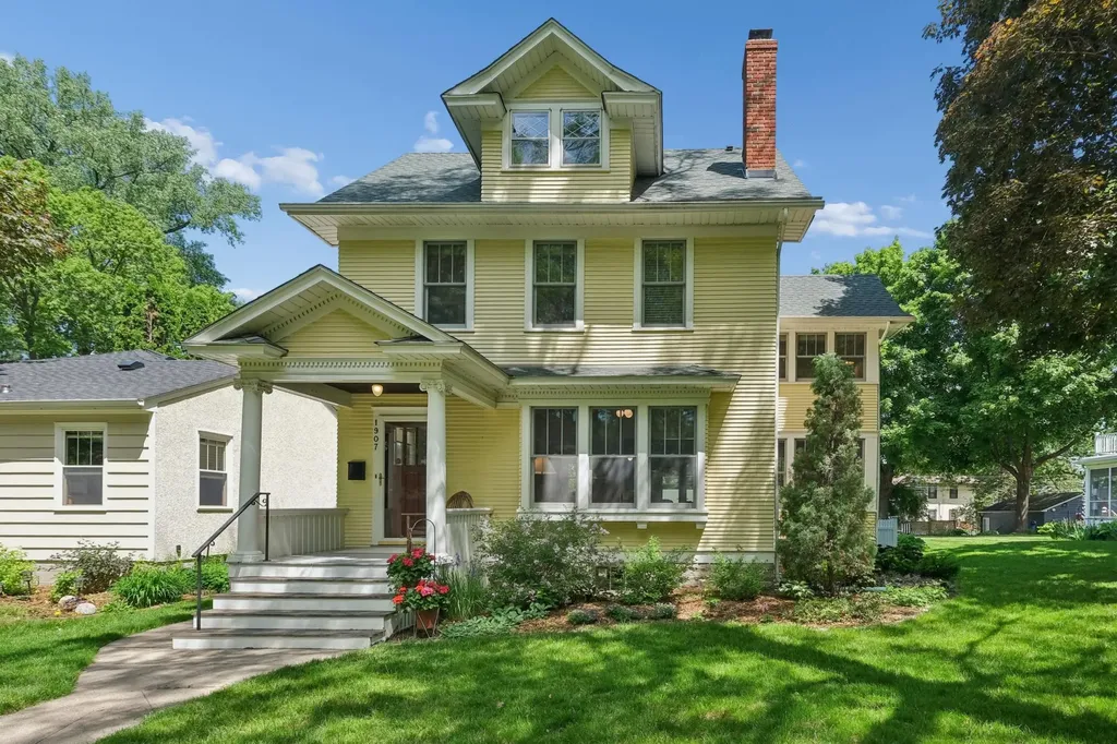 1907 Goodrich Avenue Saint Paul MN 55105