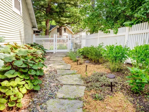 1907 Goodrich Avenue Saint Paul MN 55105