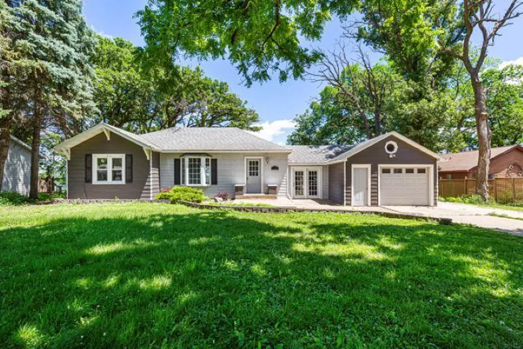 775 Shoreacres Drive Fairmont MN 56031