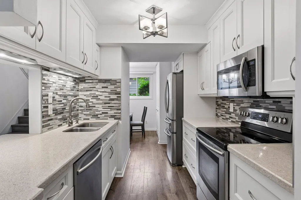 47 River Woods Lane Burnsville MN 55337