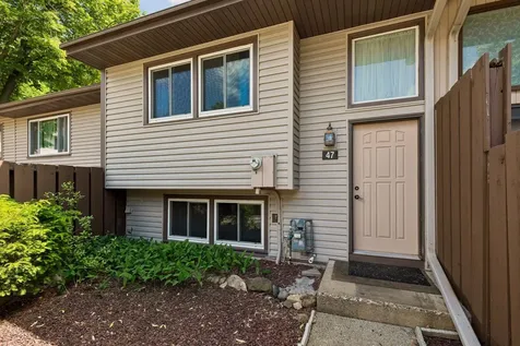 47 River Woods Lane Burnsville MN 55337
