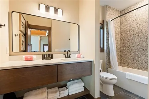 Cragun's Hillside #703 6 Bdrm Cronobles Court East Gull Lake MN 56401