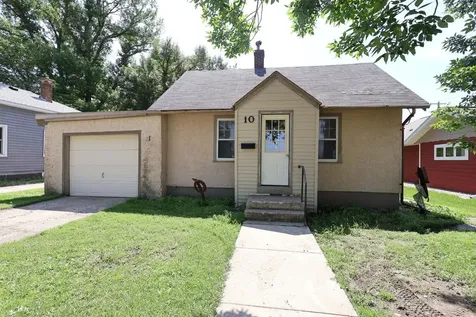 10 E 4th Street Morris MN 56267