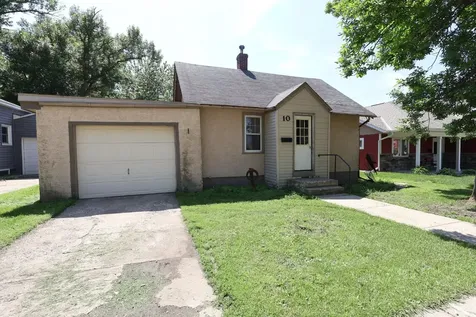 10 E 4th Street Morris MN 56267