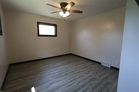 10 E 4th Street Morris MN 56267
