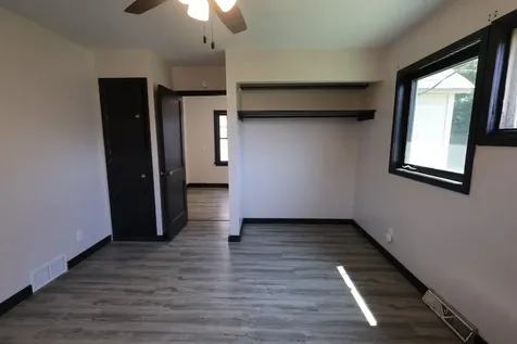 10 E 4th Street Morris MN 56267