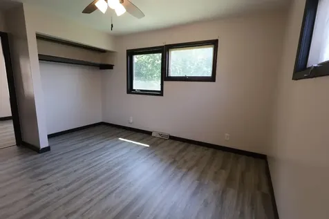 10 E 4th Street Morris MN 56267