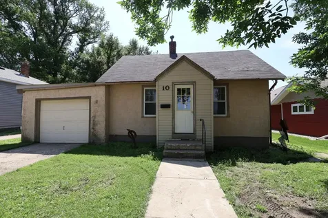 10 E 4th Street Morris MN 56267